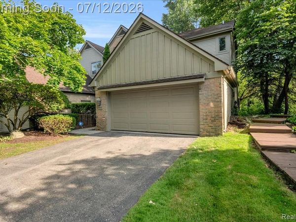37418 Legends Trail Drive, Farmington Hills, MI 48331