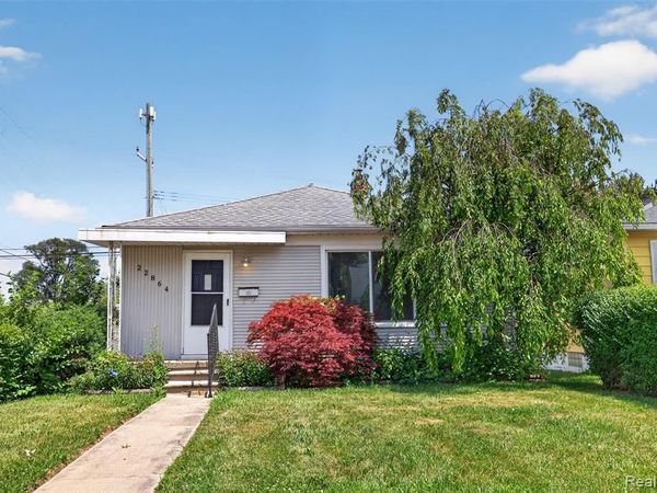 22864 Lambrecht Avenue, Eastpointe, MI 48021