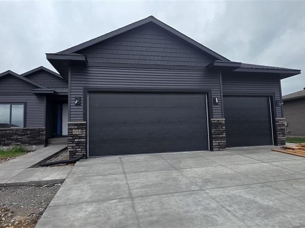 804 Windam Dr., Solon, IA 52333