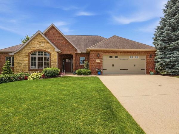 6122 Amber Ridge Drive, Dubuque, IA 52002