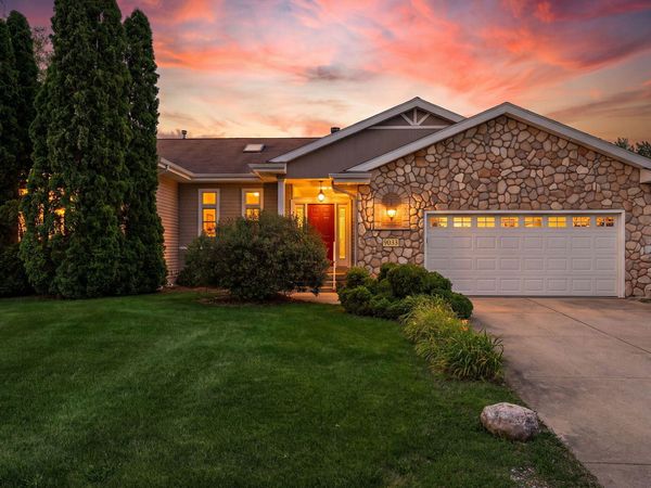 9033 Dallas Place, Crown Point, IN 46307