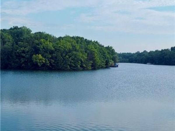 5 N Lakeside Drive, La Cygne, KS 66040