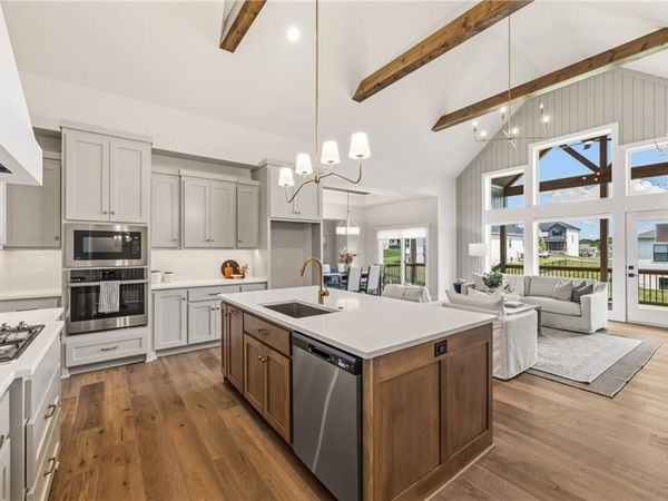 2226 SW Heartland Court, Lee's Summit, MO 64082