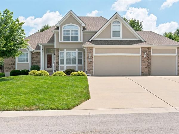 337 SE Canterbury Lane, Lee's Summit, MO 64063