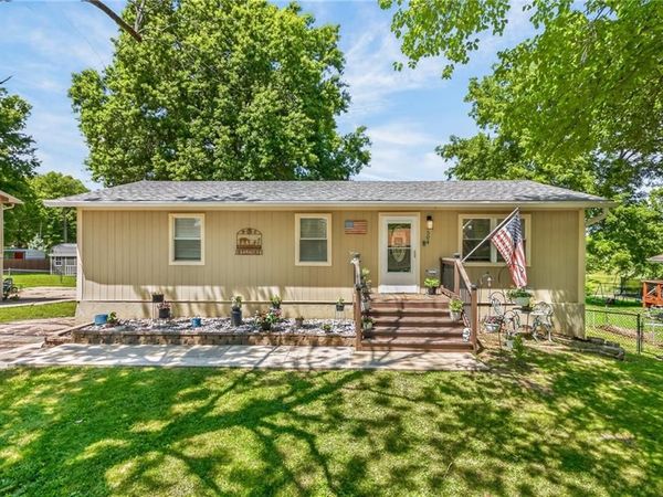 504 SE 19TH Street, Oak Grove, MO 64075
