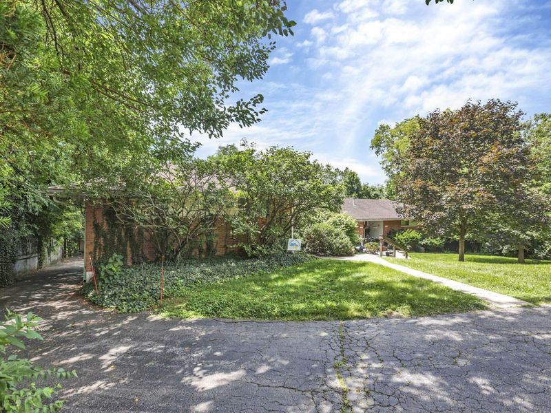 2715 Charing Road, Upper Arlington, OH 43221 Photo 3