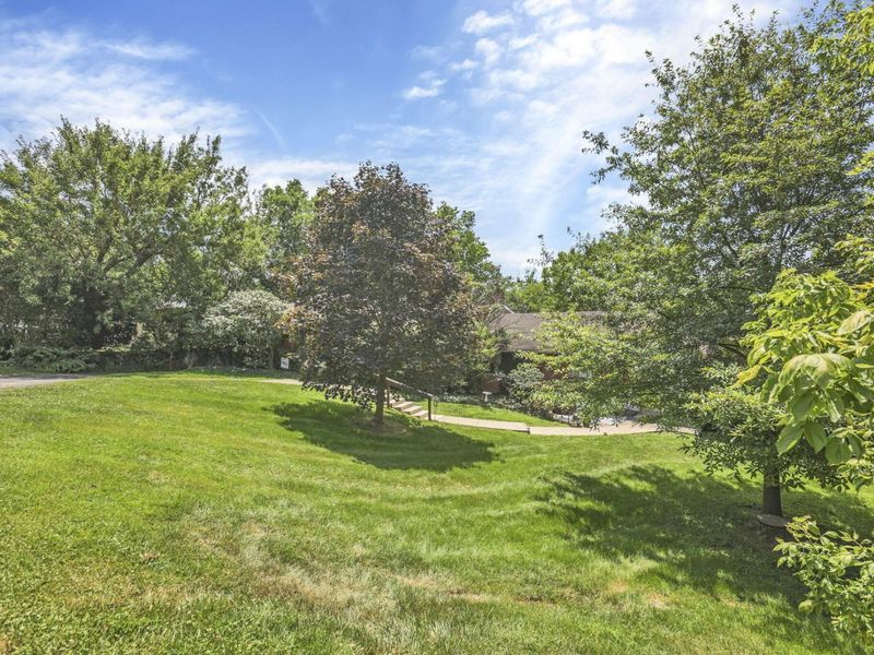 2715 Charing Road, Upper Arlington, OH 43221 Photo 3
