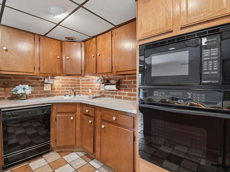 5036 Chipman Drive, Columbus, OH 43232 Photo 13