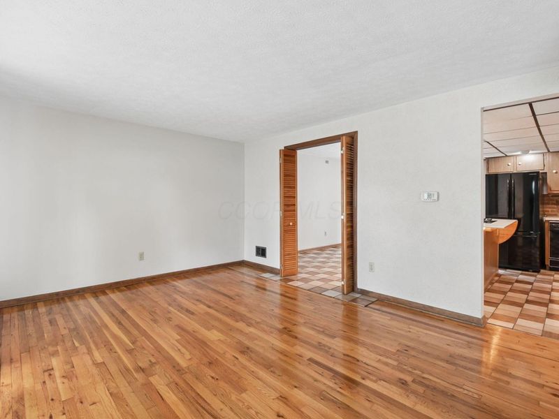 5036 Chipman Drive, Columbus, OH 43232 Photo 7