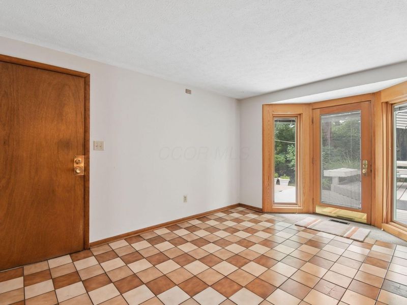 5036 Chipman Drive, Columbus, OH 43232 Photo 8