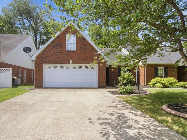 2747 Stonehedge Dr , Murfreesboro, TN 37128