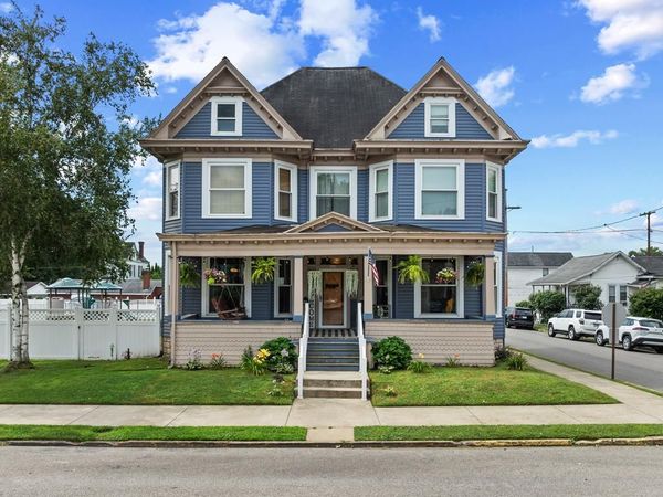 1219 3rd St, Moundsville, WV 26041