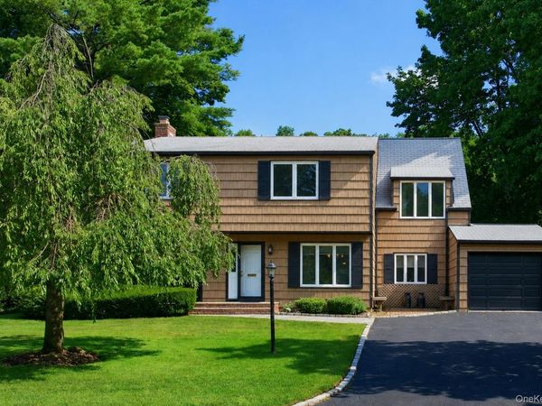 165 Salem Road , East Hills, NY 11577