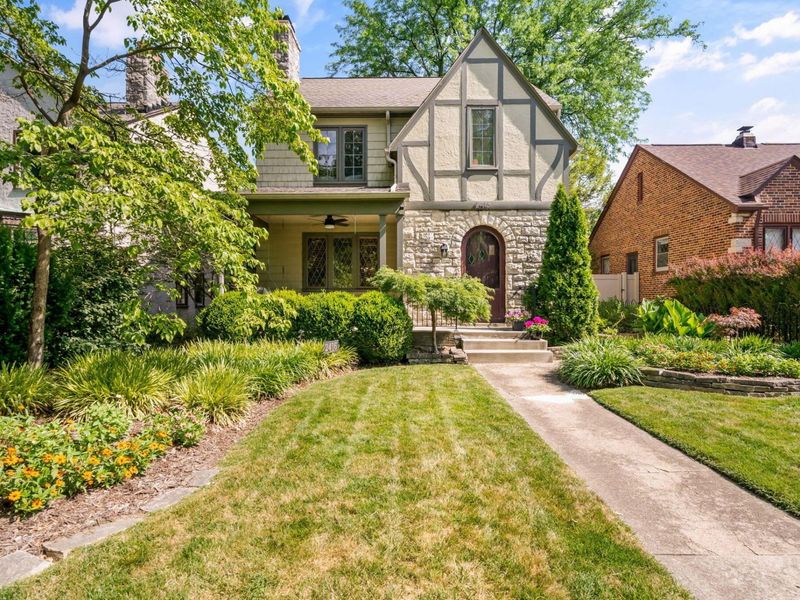 2416 N Havenwood Drive, Columbus, OH 43209 Photo 2