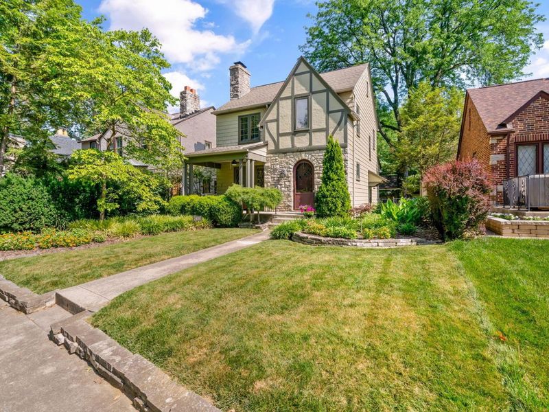 2416 N Havenwood Drive, Columbus, OH 43209 Photo 3