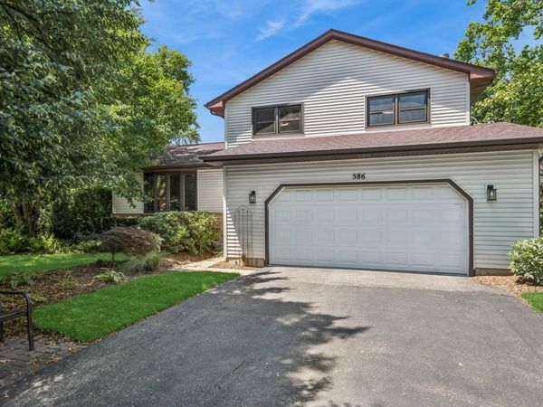 586 N Garfield Boulevard , Grayslake, IL 60030