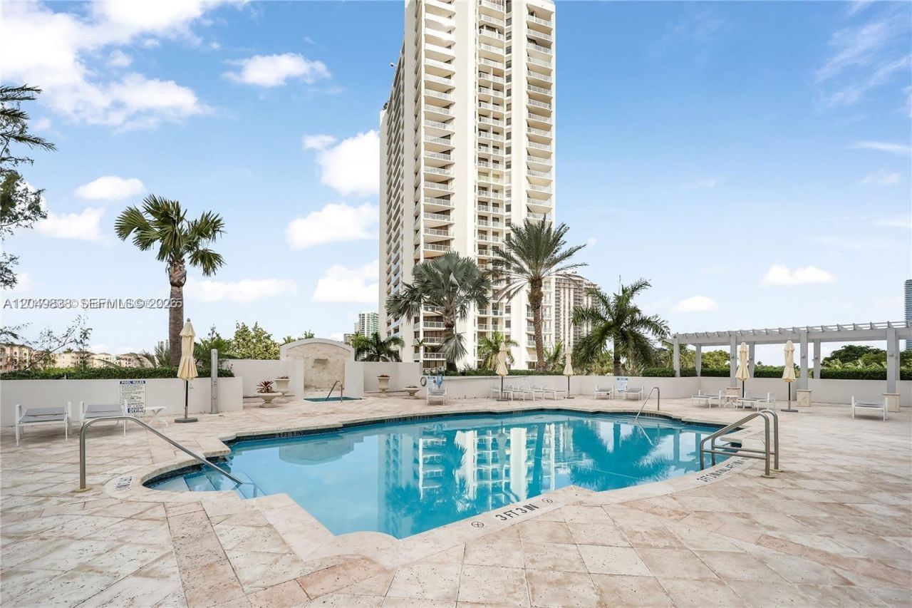 19400 Turnberry Way, Unit 321, Aventura, FL 33180 Photo