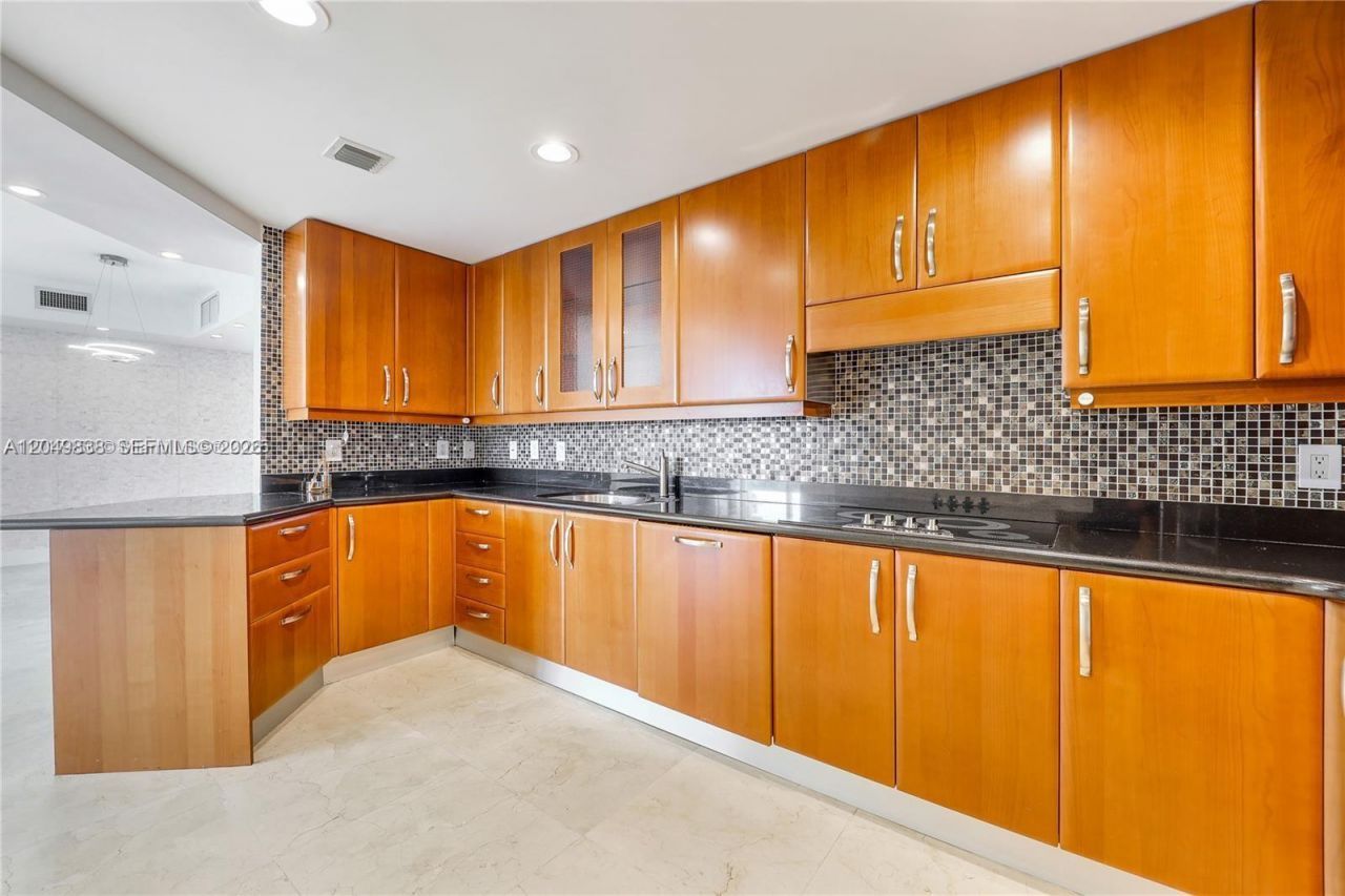 19400 Turnberry Way, Unit 321, Aventura, FL 33180 Photo
