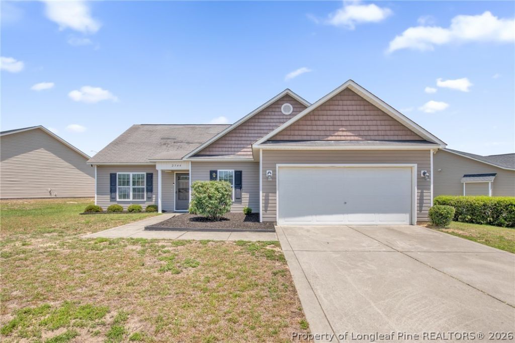 2544 Hunting Bow Drive, Hope Mills, NC 28348 Main Photo