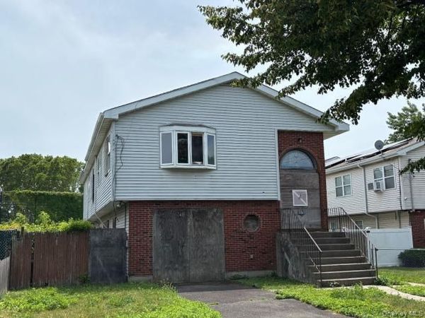 13 Merril Place , Inwood, NY 11096