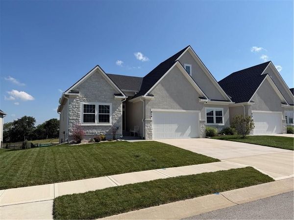 814 NE Algonquin Street, Lee's Summit, MO 64064