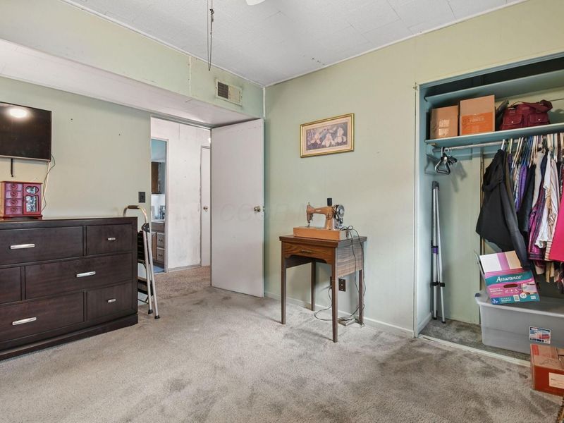 916 S Hampton Road , Columbus, OH 43227 Photo 9