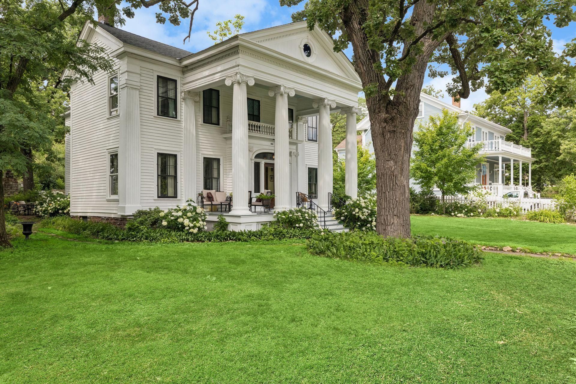 223 Walnut Street , Saint Paul, MN 55102