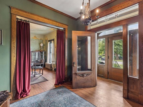 223 Walnut Street , Saint Paul, MN 55102
