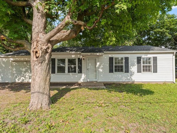 1615 S Mattis Avenue, Champaign, IL 61821