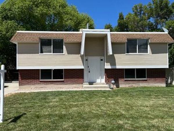 3226 W MEADOW WOOD WAY S, Taylorsville, UT 84129