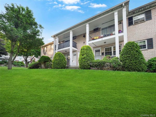 1 Doxbury Lane , Suffern, NY 10901