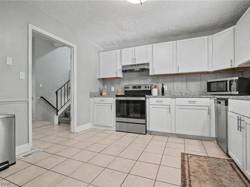 684 Cliffside Drive , Akron, OH 44313 Photo 11