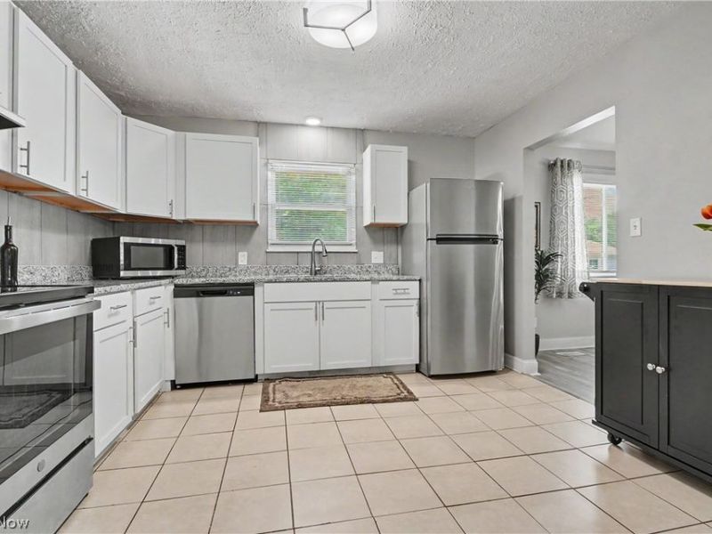 684 Cliffside Drive , Akron, OH 44313 Photo 9
