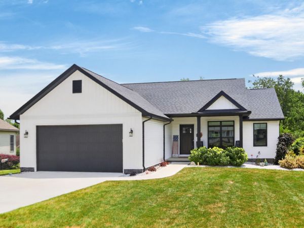 1085 Apple Valley Drive, Howard, OH 43028