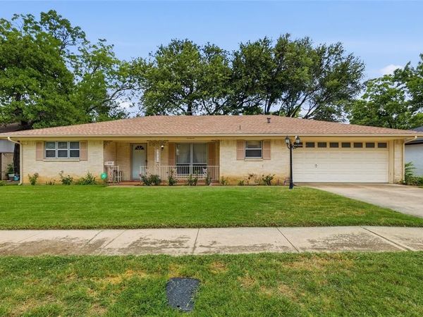 809 Donna Drive, Hurst, TX 76053