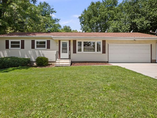1406 15th Street , Silvis, IL 61282