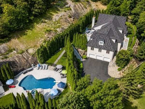 49 Cherokee Ct, Sparta, NJ 07871