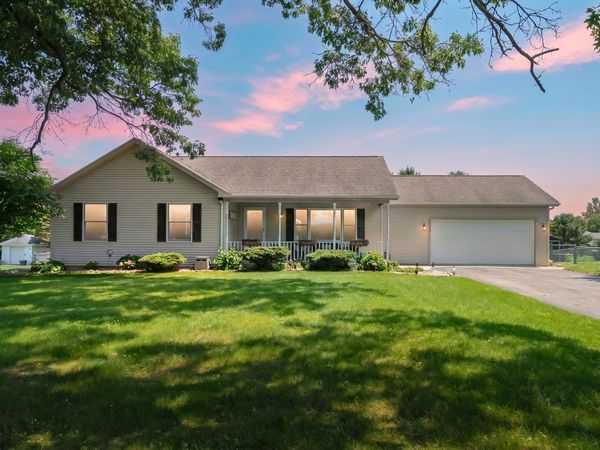 53439 Rolling Meadow Boulevard, Paw Paw, MI 49079
