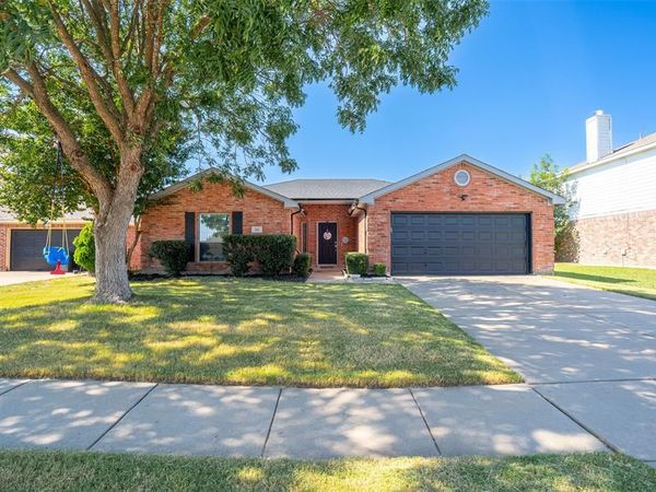 424 NE Murphy Road, Burleson, TX 76028