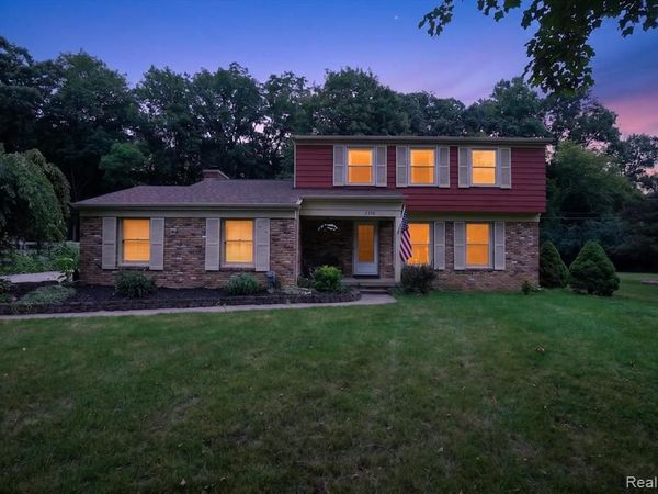 2356 Pineview Court, Flint Twp, MI 48433
