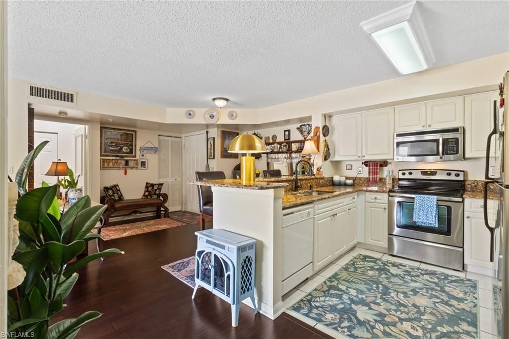 1270 Wildwood Lakes Blvd, Unit 204, Naples, FL 34104 Photo