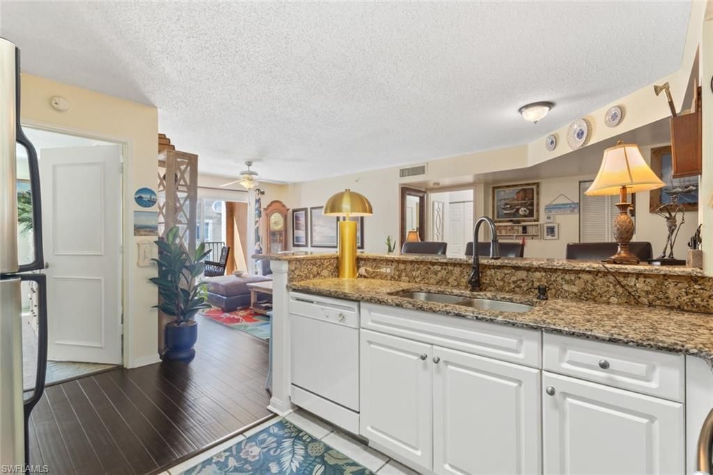 1270 Wildwood Lakes Blvd, Unit 204, Naples, FL 34104 Photo