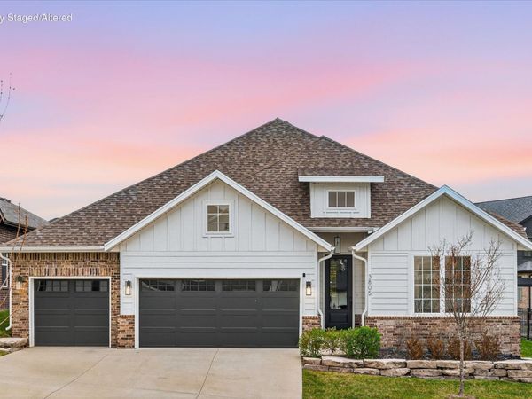 3805 E Hutcheson Avenue , Springfield, MO 65802