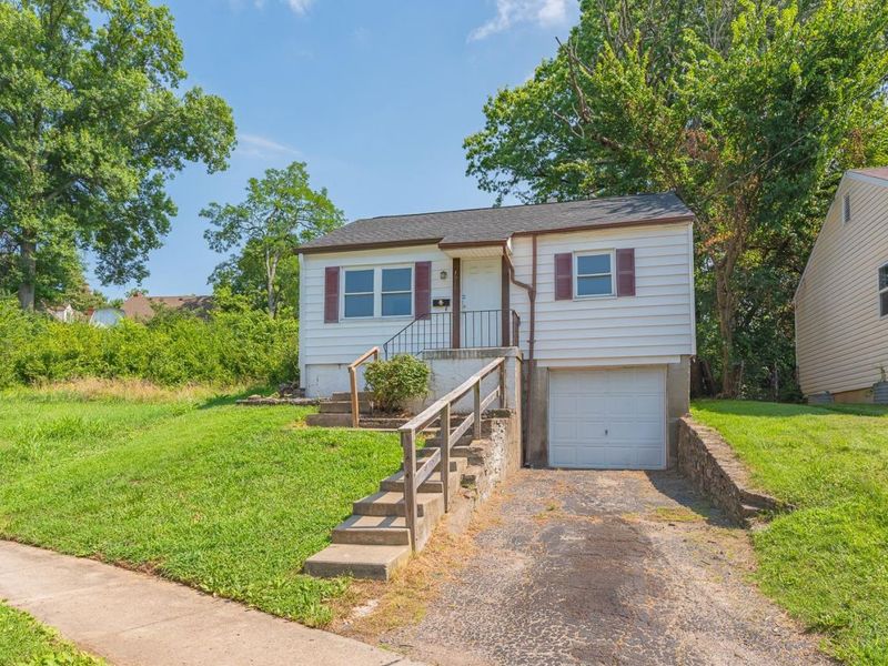 1914 Ashbrook Drive, Cincinnati, OH 45238 Photo 1