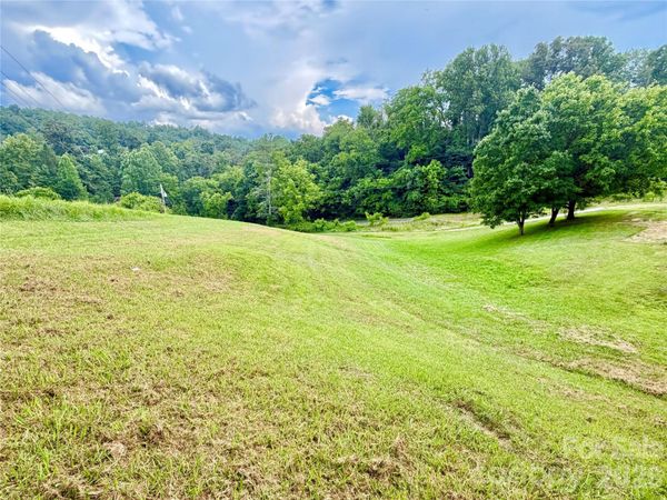 100 Sprouse Town Road, Weaverville, NC 28787