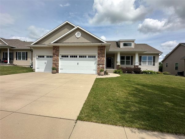 8412 Kensington Drive NE, Cedar Rapids, IA 52402
