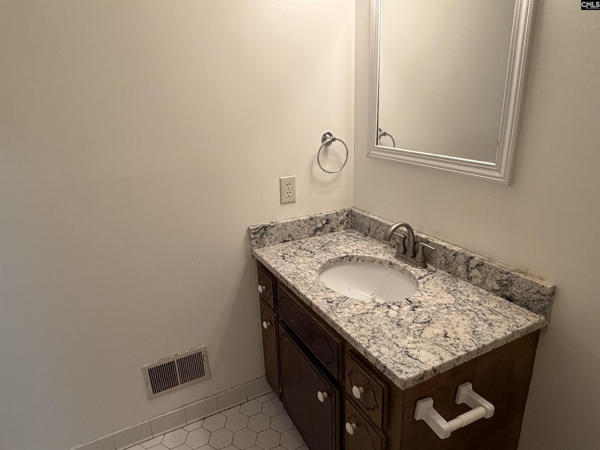 7904 Teague Road  Photo 9