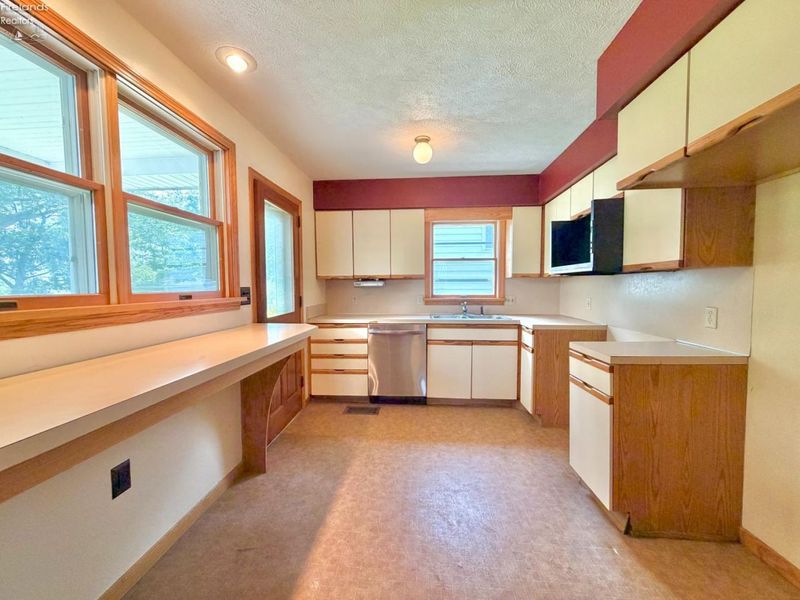 202 Euclid Avenue, Bellevue, OH 44811 Photo 24