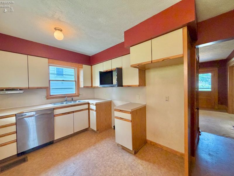 202 Euclid Avenue, Bellevue, OH 44811 Photo 26