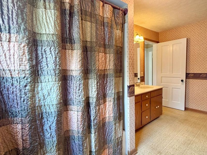 202 Euclid Avenue, Bellevue, OH 44811 Photo 32